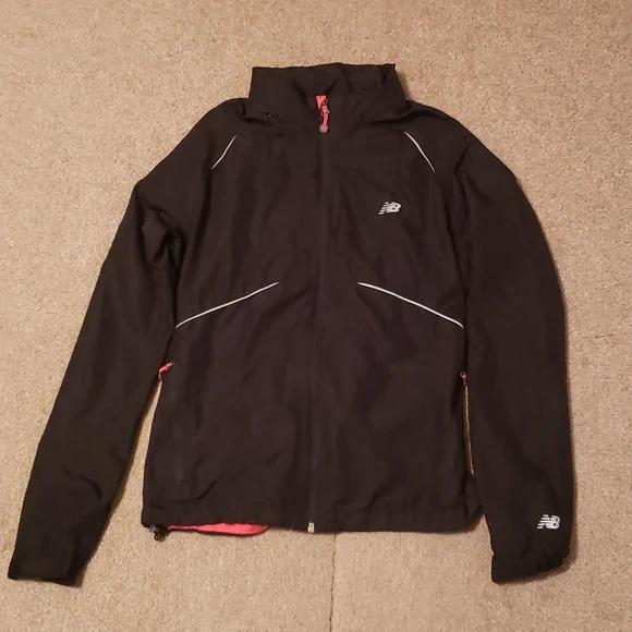 New Balance Women's Running Jacket - Picture 5 of 16